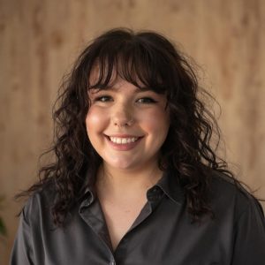 Leah Crawford smiling in front of a brown background. Leah Crawford is a therapist who offers counseling in Alabaster, AL & Calera. Call today to start your healing journey!